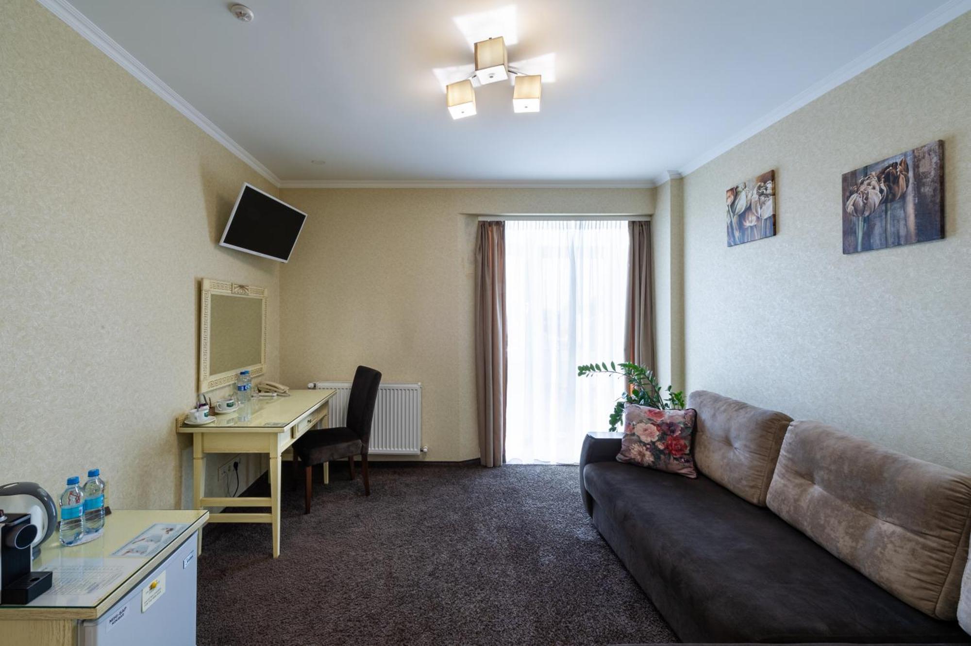 Avalon Palace Ternopil Exterior photo