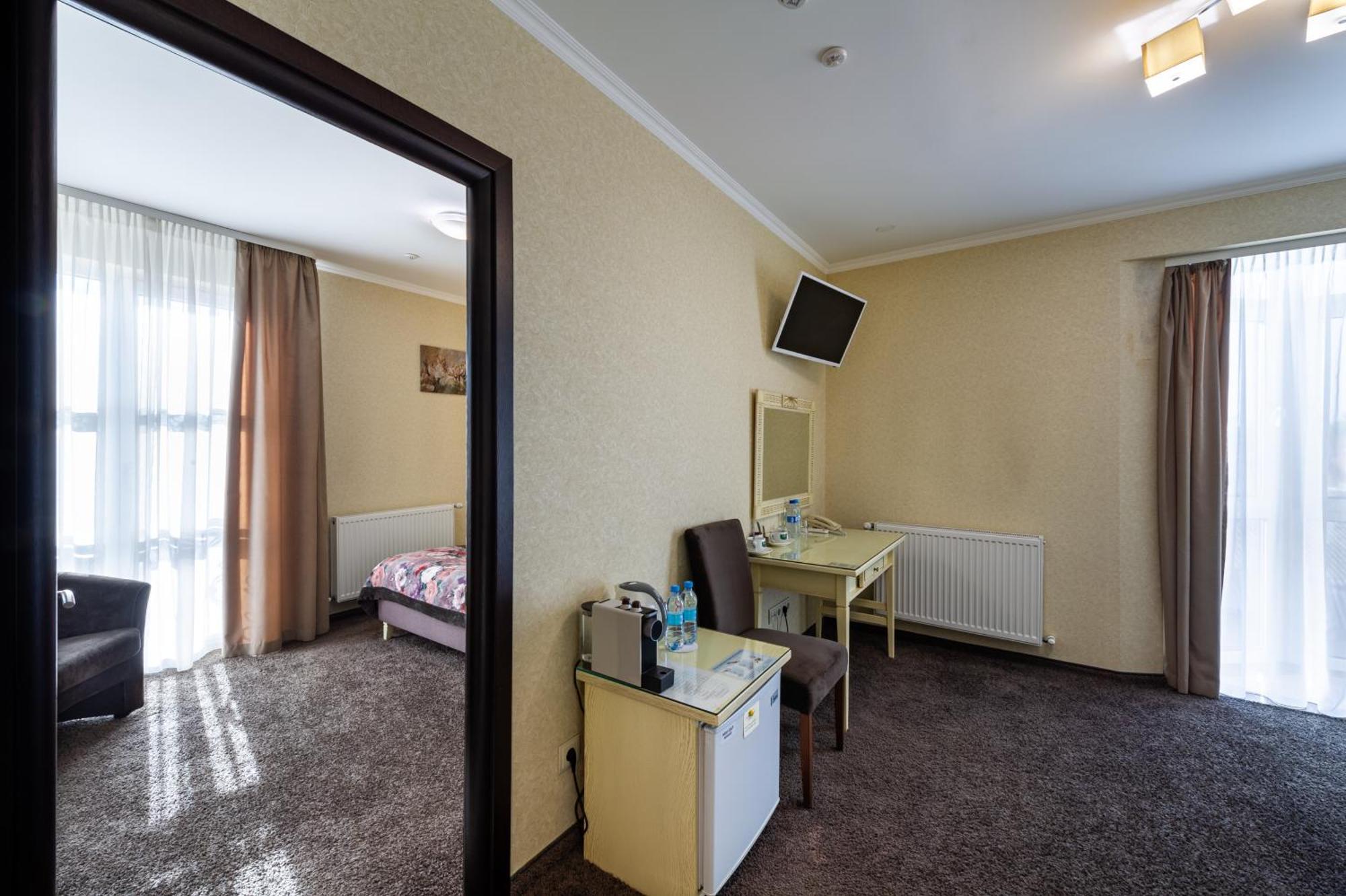 Avalon Palace Ternopil Exterior photo